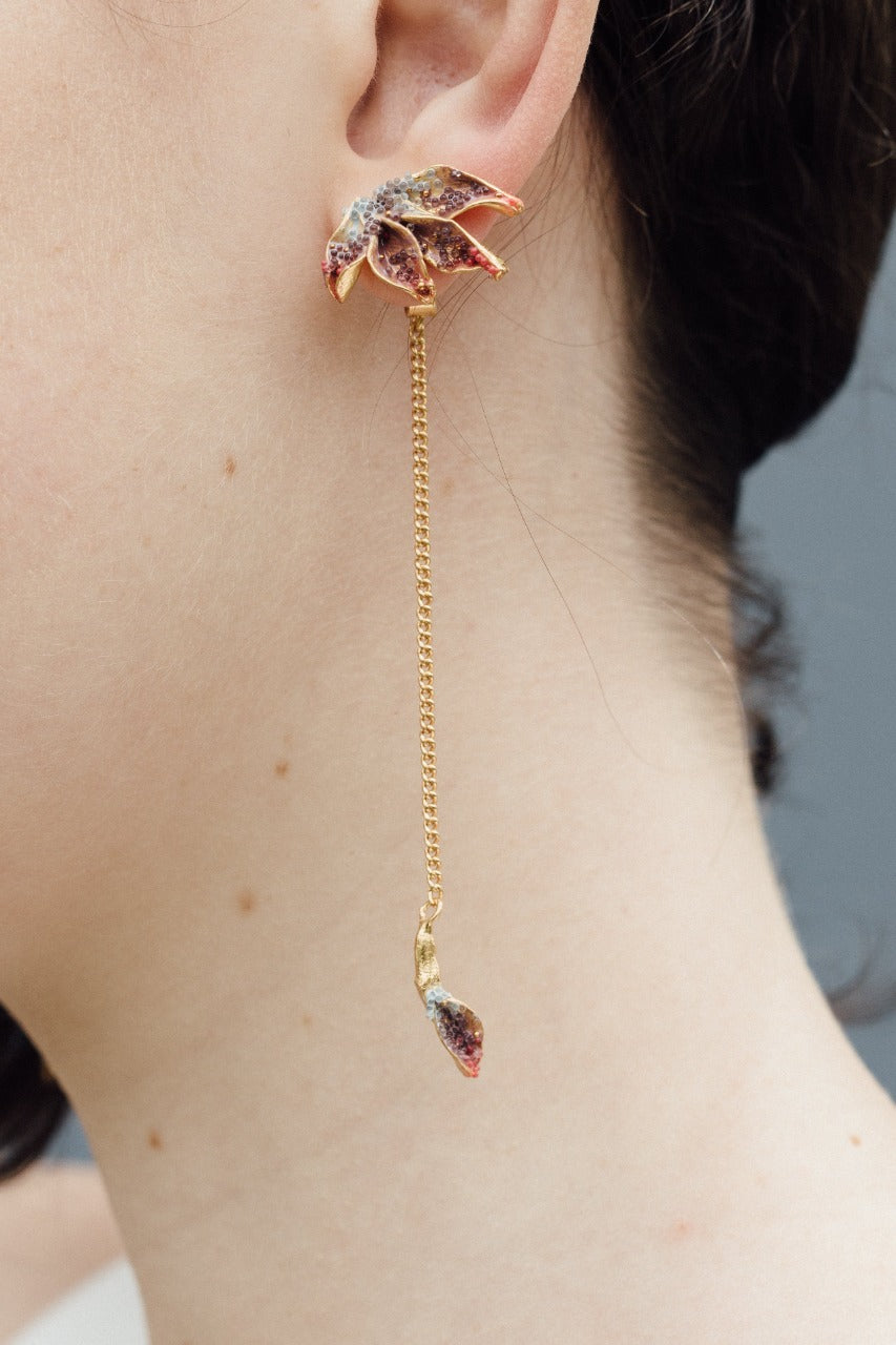 Pistilo Flower Chain Earrings by Câpâ