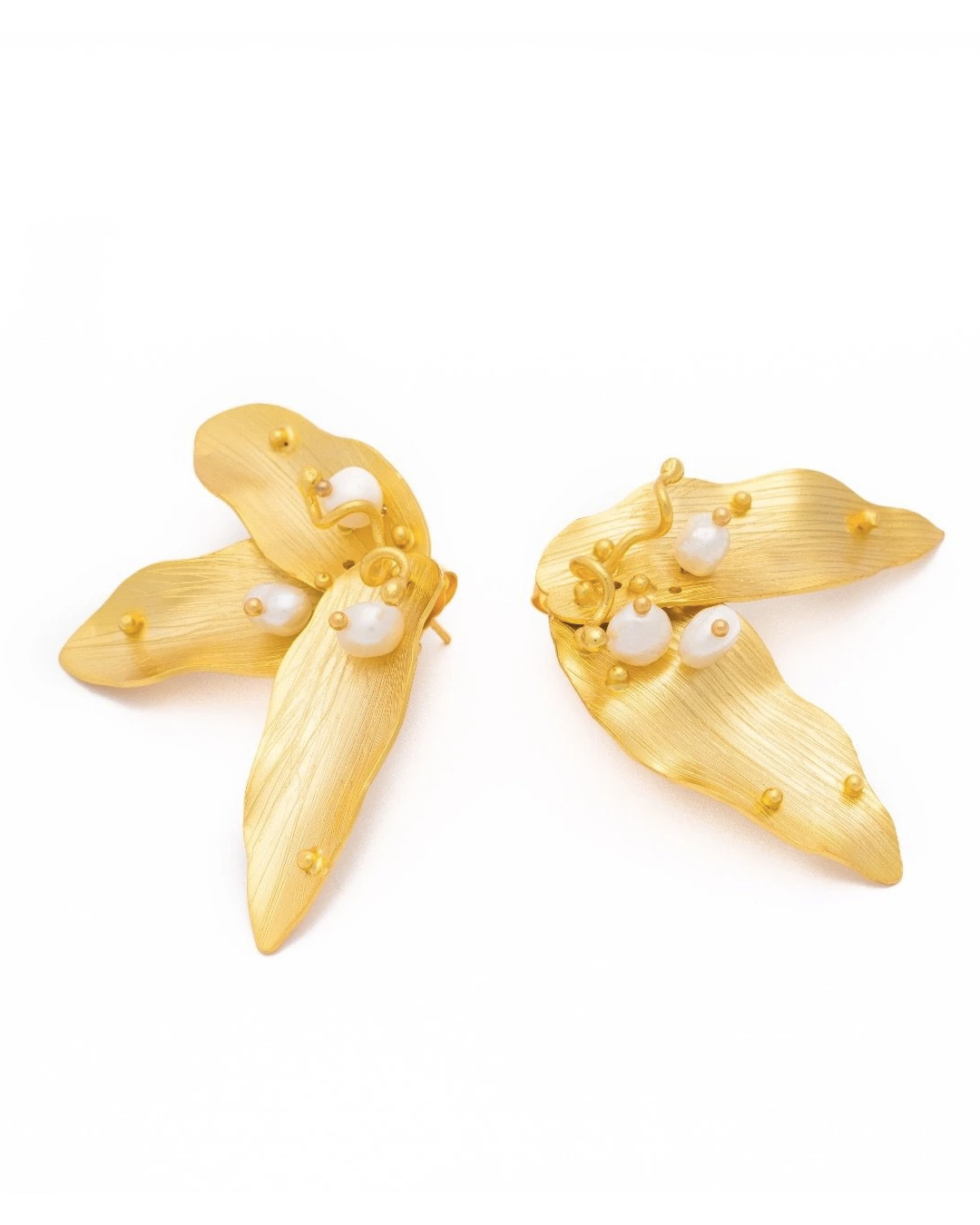 Magnolia Earrings by Crisobela